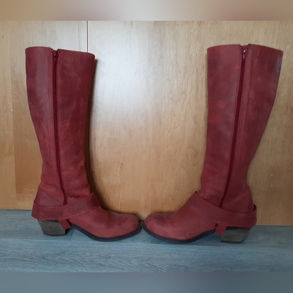 JOHN FLUEVOG Adriana Luna Red Leather Knee-High Boots Belted Harness Zipper 10 - Picture 7 of 16